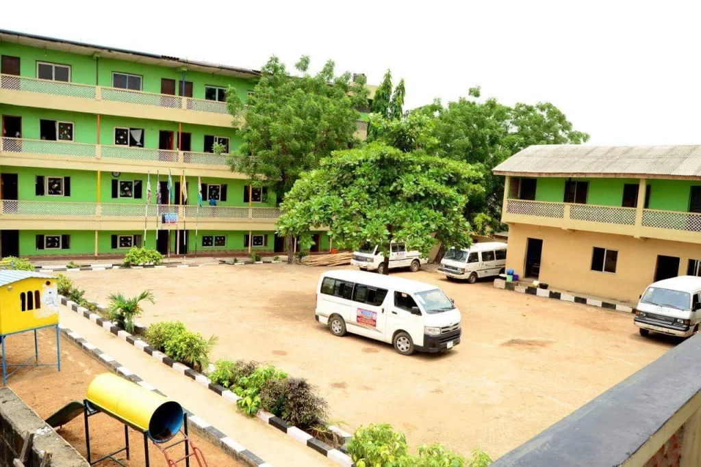 hogas school2
